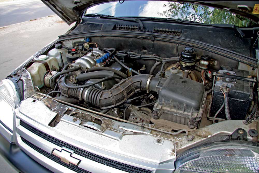 Мотор шеви. Двигатель Шеви Нива 1.7. Мотор Нива Шевроле 2003. Нива Шевроле 2007 мотор. Chevrolet Niva, 2004 двигатель.